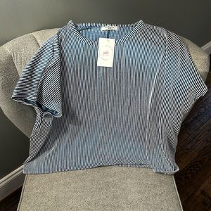 NWT oversized crop shirt. Size S/M.